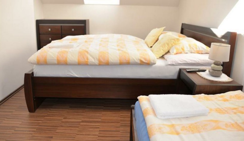 Harmony Hall Hradec Králové - Třílůžkový pokoj standard